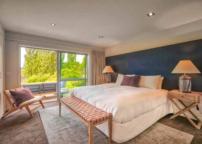 Waters Edge By Sotheby's Luxury Homes Wanaka